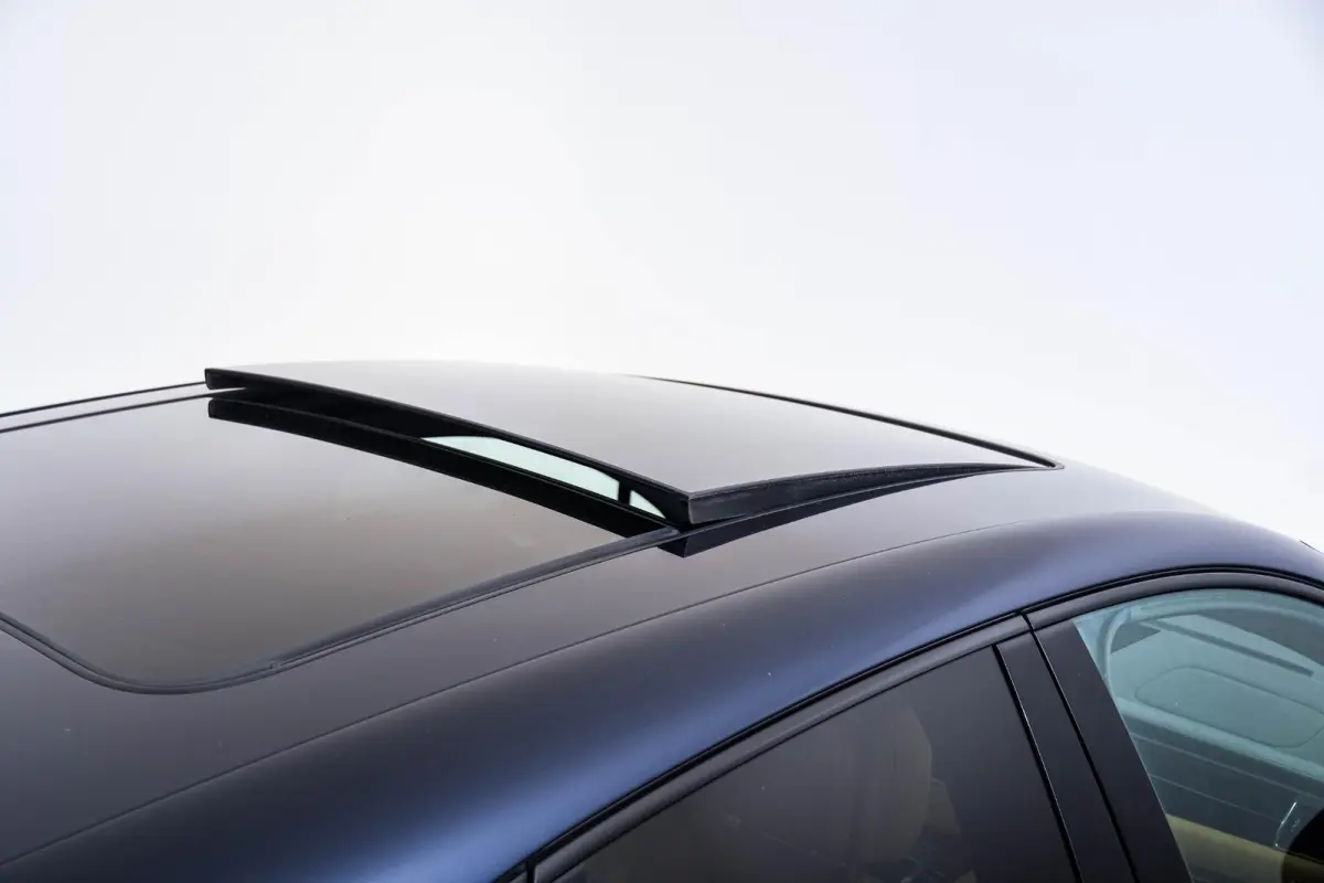 2.0 Panoramadak - Luchtvering - Privacybeglazing - Porsche Entry & Drive - Stoelverwarming voorin - Comfort Memory - Stuurwielverwarming - SportDesign dorpelbekledingen -