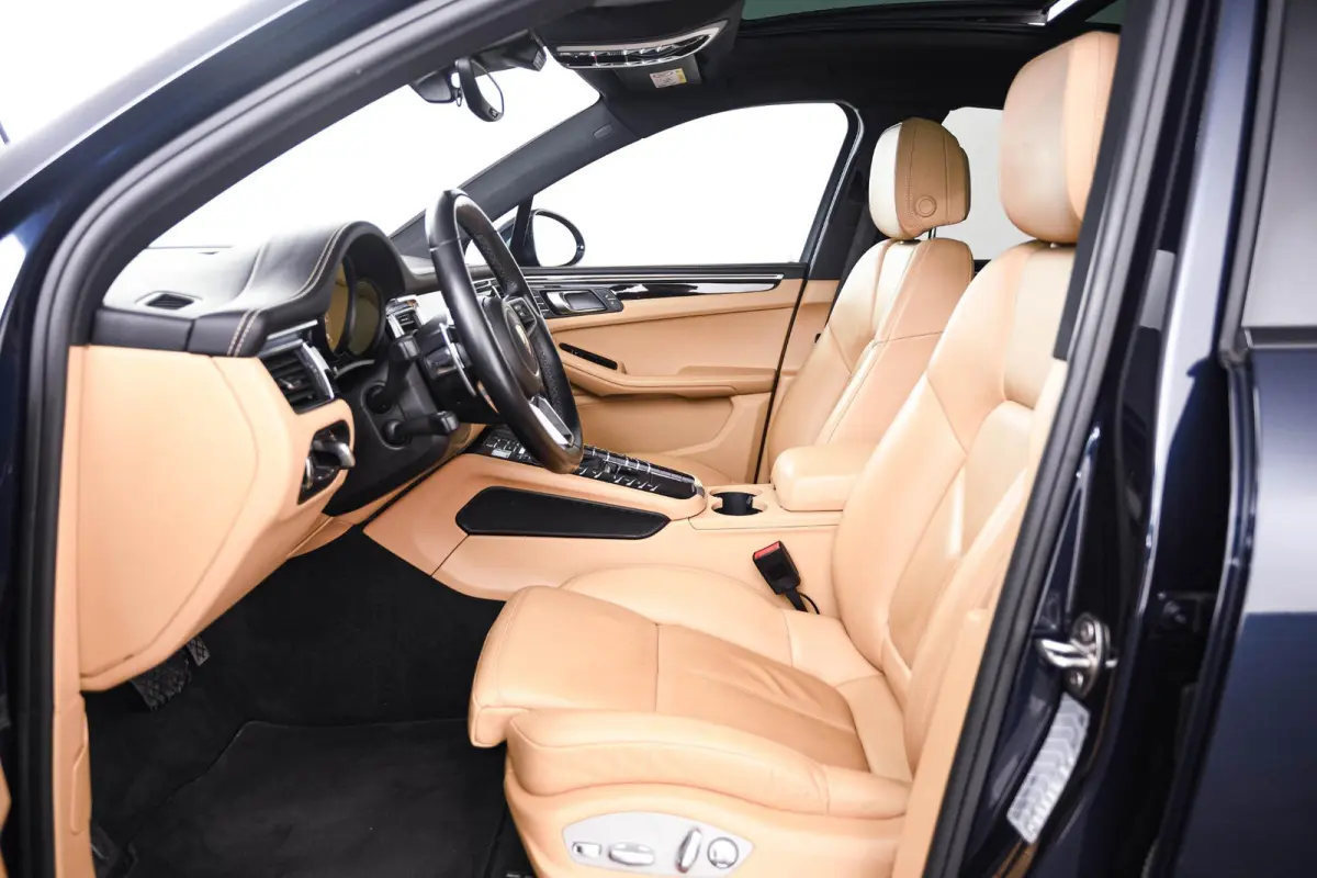 2.0 Panoramadak - Luchtvering - Privacybeglazing - Porsche Entry & Drive - Stoelverwarming voorin - Comfort Memory - Stuurwielverwarming - SportDesign dorpelbekledingen -