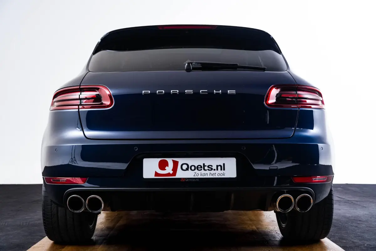 2.0 Panoramadak - Luchtvering - Privacybeglazing - Porsche Entry & Drive - Stoelverwarming voorin - Comfort Memory - Stuurwielverwarming - SportDesign dorpelbekledingen -