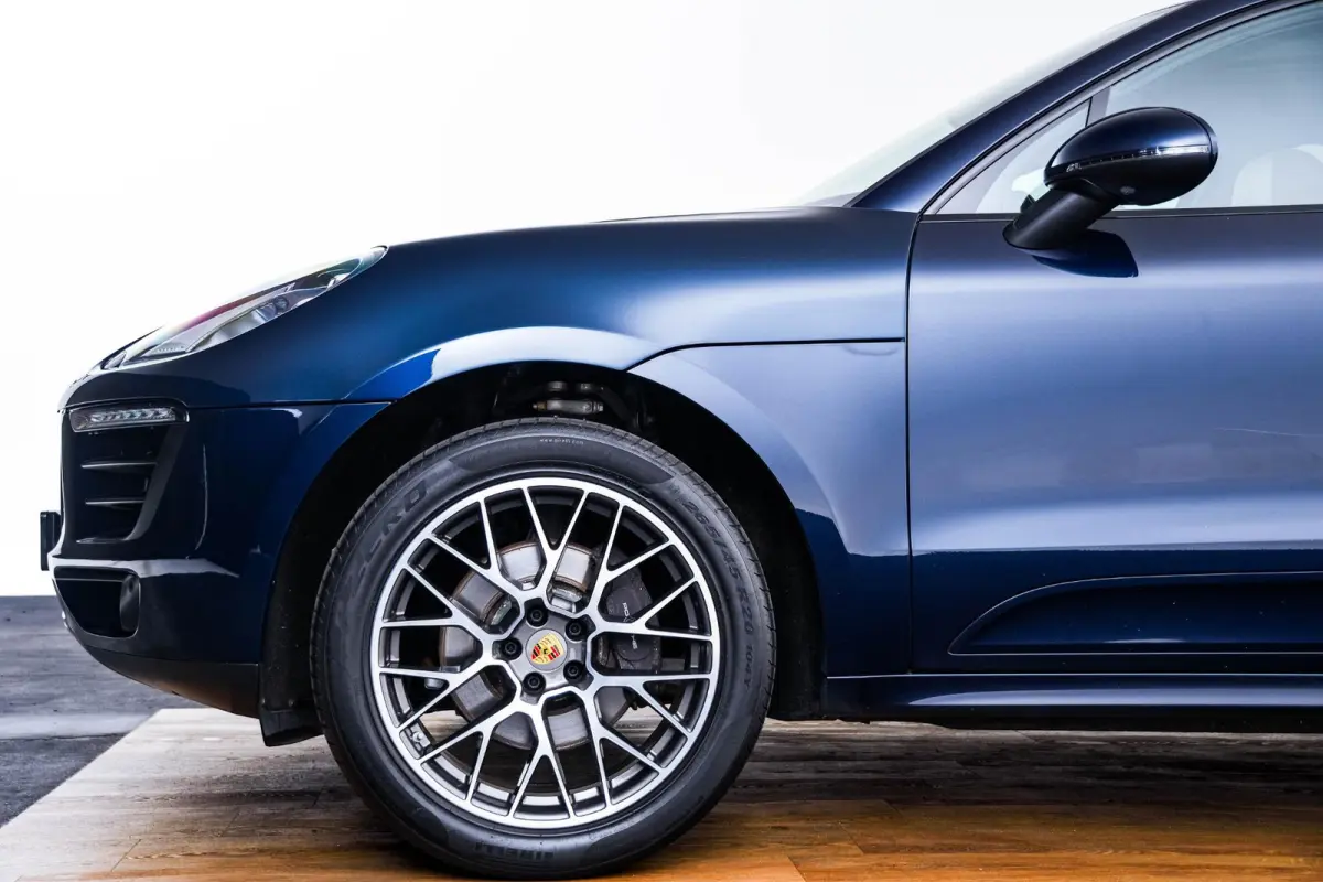 2.0 Panoramadak - Luchtvering - Privacybeglazing - Porsche Entry & Drive - Stoelverwarming voorin - Comfort Memory - Stuurwielverwarming - SportDesign dorpelbekledingen -
