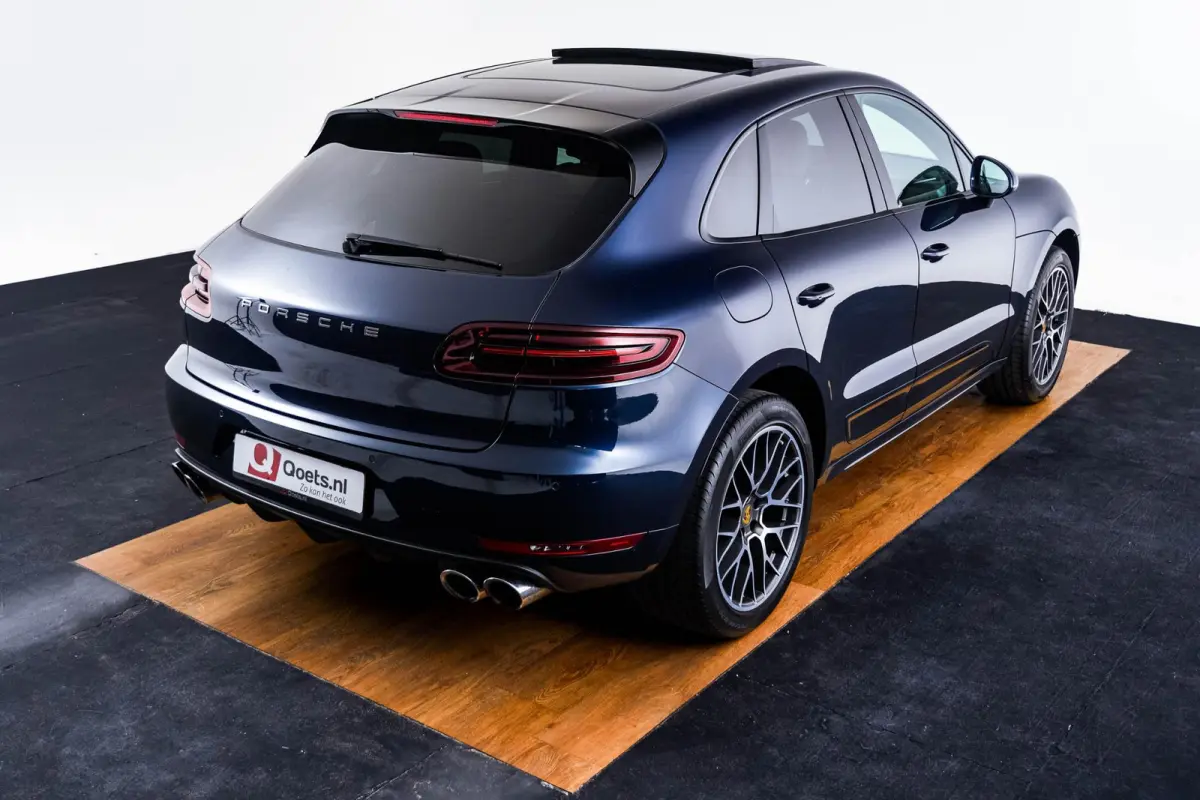 2.0 Panoramadak - Luchtvering - Privacybeglazing - Porsche Entry & Drive - Stoelverwarming voorin - Comfort Memory - Stuurwielverwarming - SportDesign dorpelbekledingen -