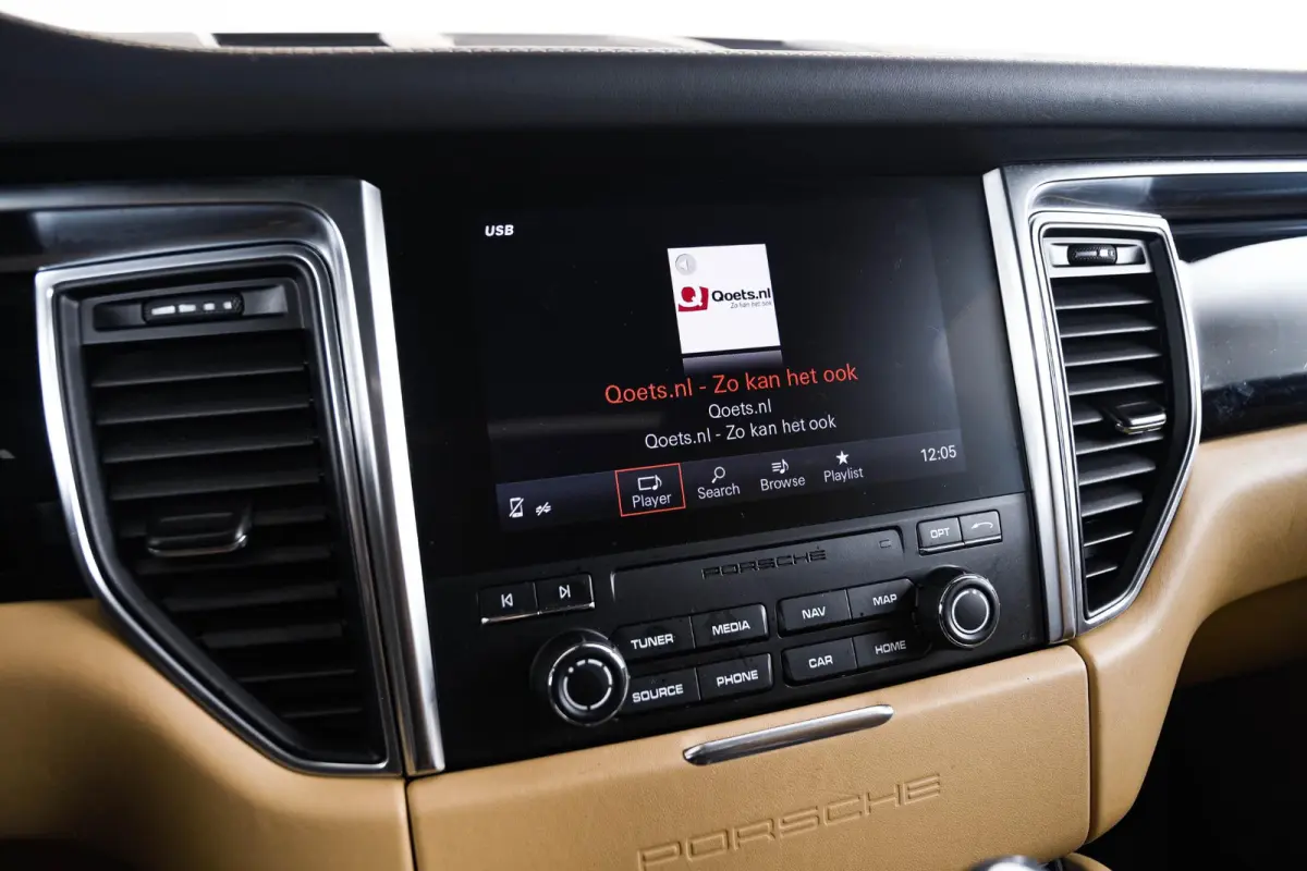 2.0 Panoramadak - Luchtvering - Privacybeglazing - Porsche Entry & Drive - Stoelverwarming voorin - Comfort Memory - Stuurwielverwarming - SportDesign dorpelbekledingen -