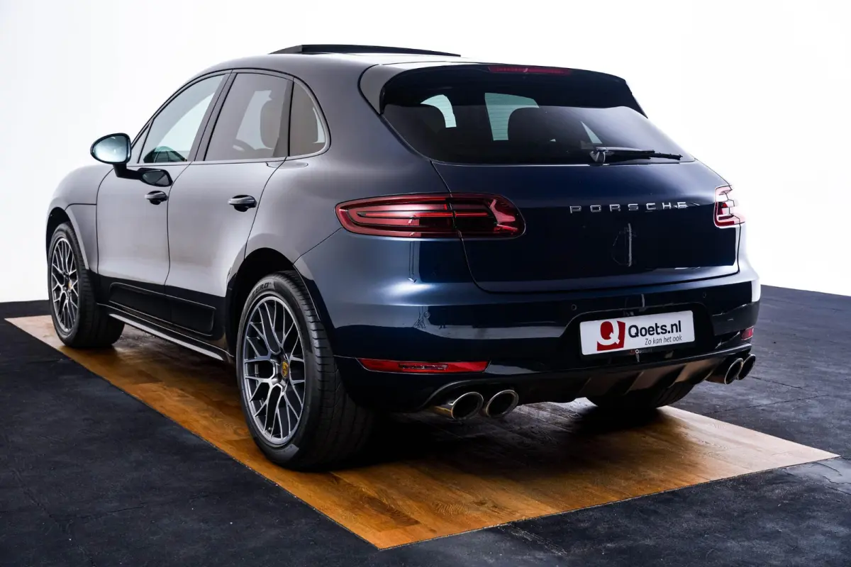 2.0 Panoramadak - Luchtvering - Privacybeglazing - Porsche Entry & Drive - Stoelverwarming voorin - Comfort Memory - Stuurwielverwarming - SportDesign dorpelbekledingen -