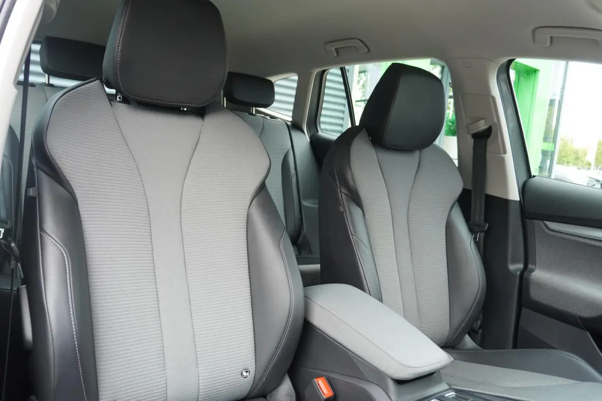 60 180pk | Achteruitrijcamera | Park Assist | PDC Voor & Achter | Navigatie