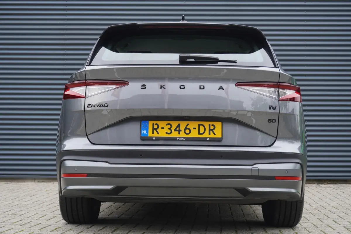 60 180pk | Achteruitrijcamera | Park Assist | PDC Voor & Achter | Navigatie