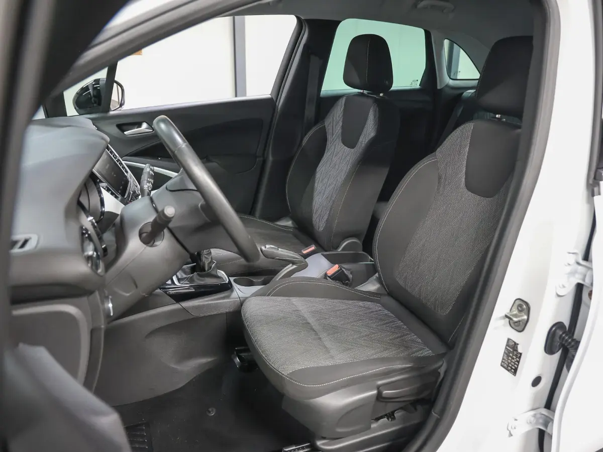 110PK Edition 2020 | 1ste eigenaar | Parkeersensoren | Navigatie | Airco | LMV | AppleCarPlay/AndroidAuto | Cruise Control | LED lampen | Trekhaak | Isofix | Privacy Glass | Parkeersensoren 