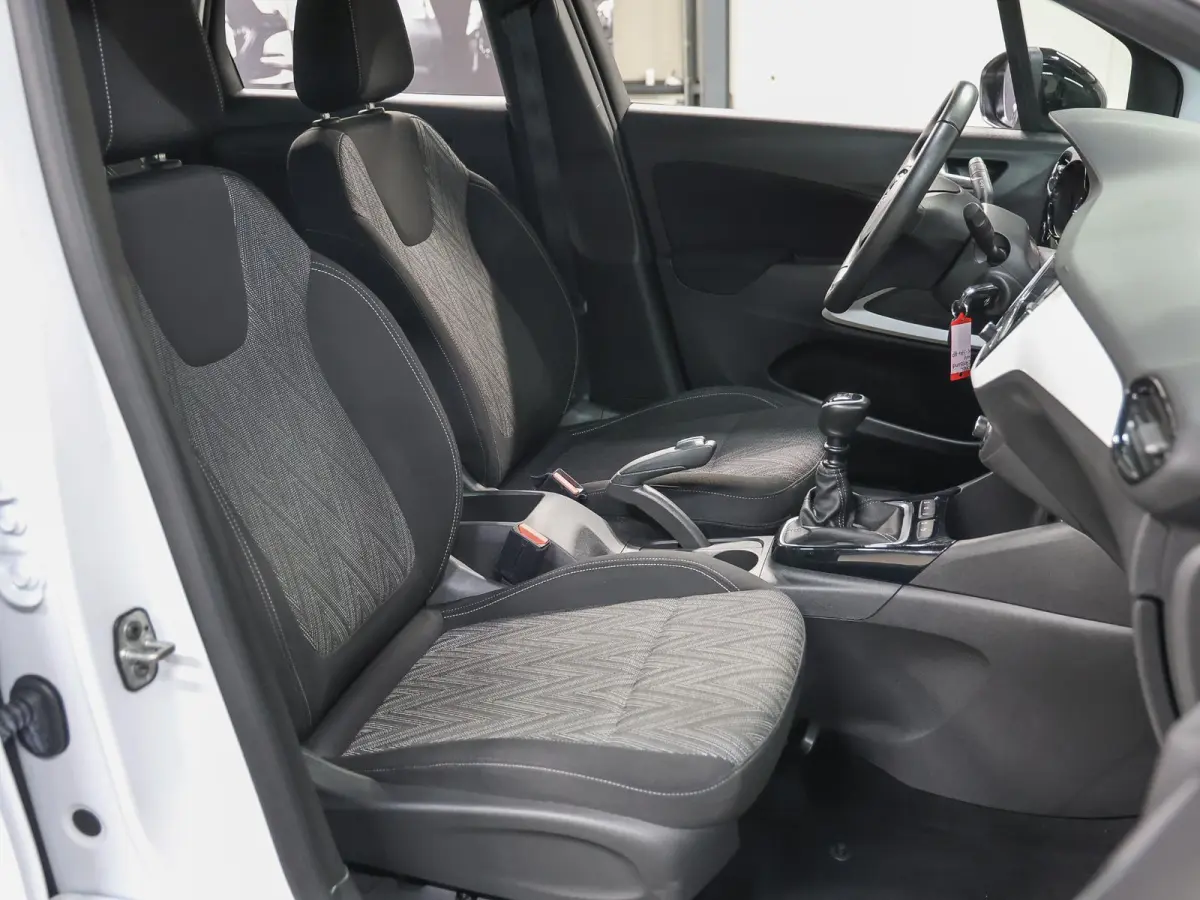 110PK Edition 2020 | 1ste eigenaar | Parkeersensoren | Navigatie | Airco | LMV | AppleCarPlay/AndroidAuto | Cruise Control | LED lampen | Trekhaak | Isofix | Privacy Glass | Parkeersensoren 