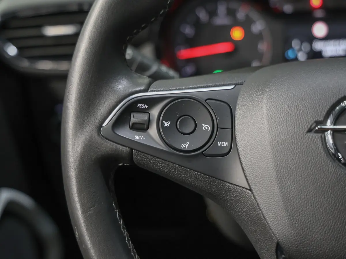 110PK Edition 2020 | 1ste eigenaar | Parkeersensoren | Navigatie | Airco | LMV | AppleCarPlay/AndroidAuto | Cruise Control | LED lampen | Trekhaak | Isofix | Privacy Glass | Parkeersensoren 