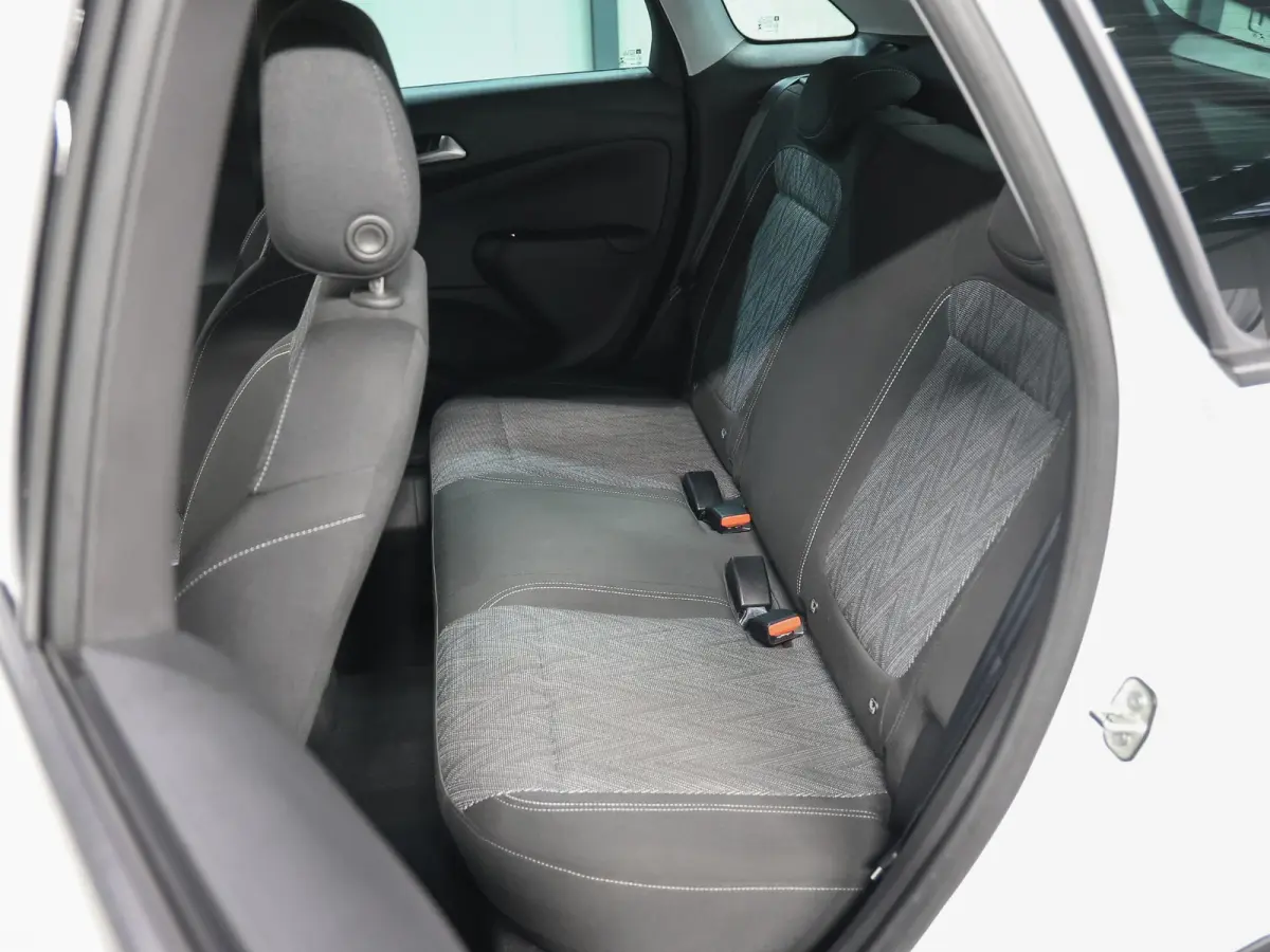110PK Edition 2020 | 1ste eigenaar | Parkeersensoren | Navigatie | Airco | LMV | AppleCarPlay/AndroidAuto | Cruise Control | LED lampen | Trekhaak | Isofix | Privacy Glass | Parkeersensoren 