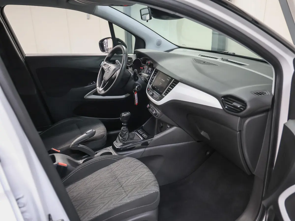 110PK Edition 2020 | 1ste eigenaar | Parkeersensoren | Navigatie | Airco | LMV | AppleCarPlay/AndroidAuto | Cruise Control | LED lampen | Trekhaak | Isofix | Privacy Glass | Parkeersensoren 