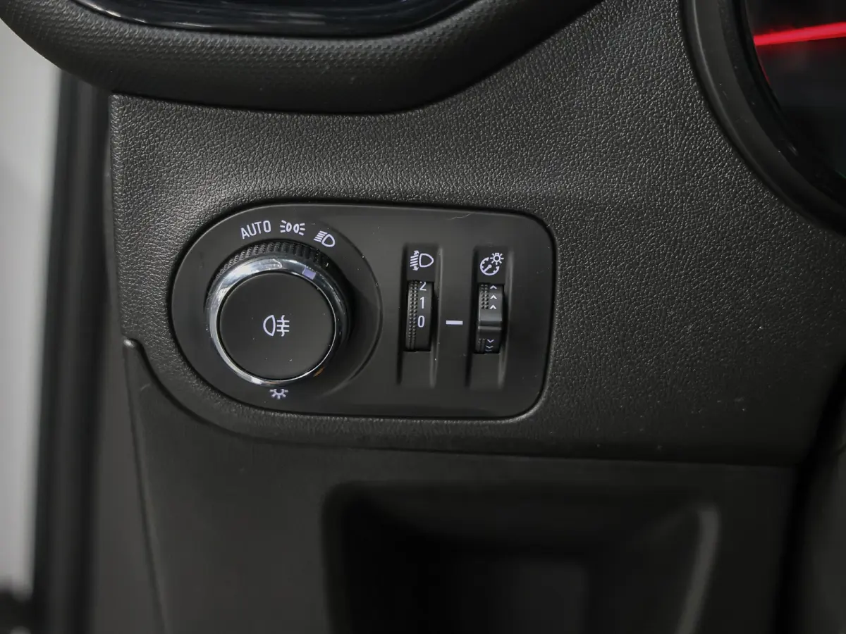 110PK Edition 2020 | 1ste eigenaar | Parkeersensoren | Navigatie | Airco | LMV | AppleCarPlay/AndroidAuto | Cruise Control | LED lampen | Trekhaak | Isofix | Privacy Glass | Parkeersensoren 