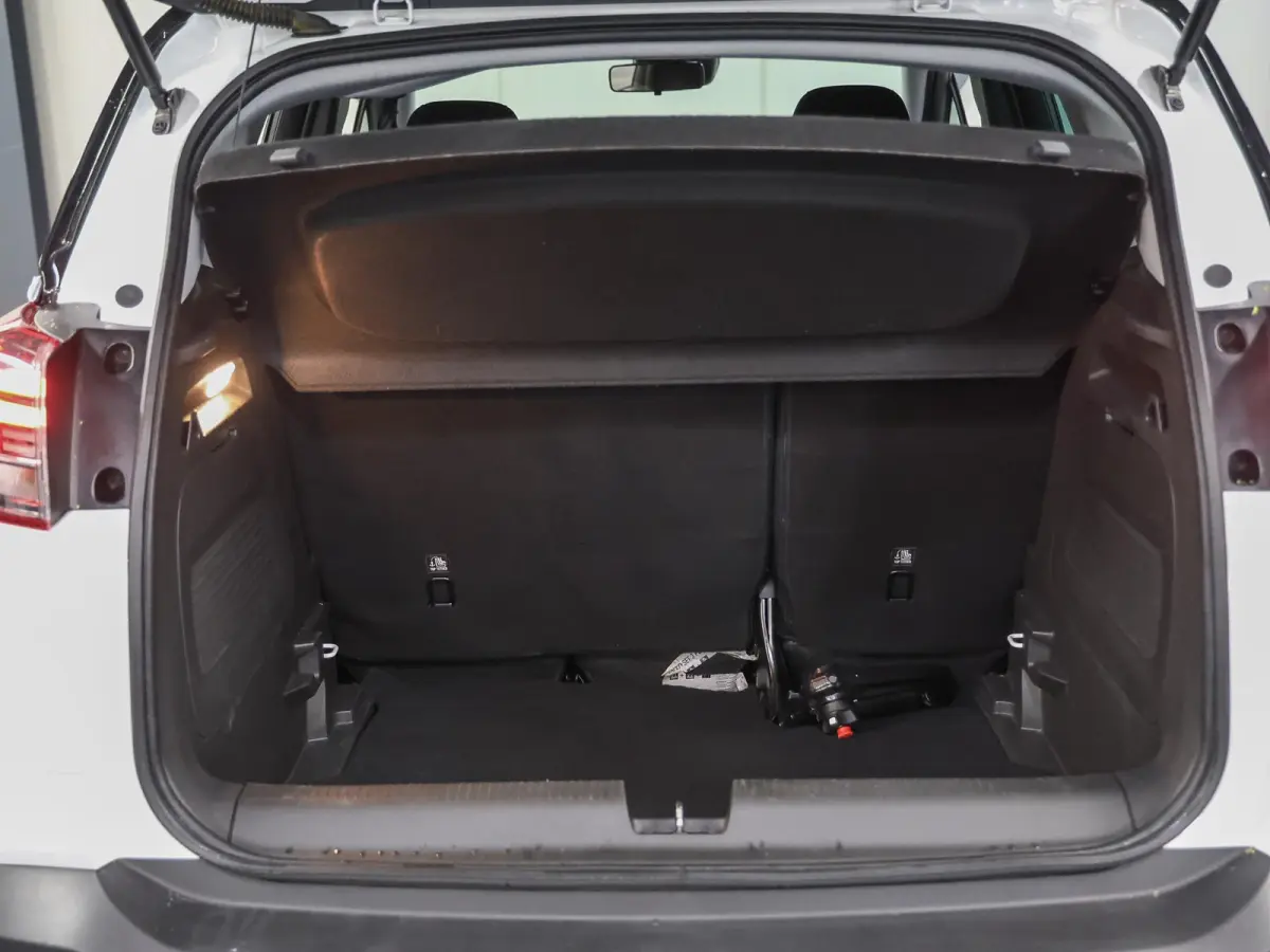 110PK Edition 2020 | 1ste eigenaar | Parkeersensoren | Navigatie | Airco | LMV | AppleCarPlay/AndroidAuto | Cruise Control | LED lampen | Trekhaak | Isofix | Privacy Glass | Parkeersensoren 