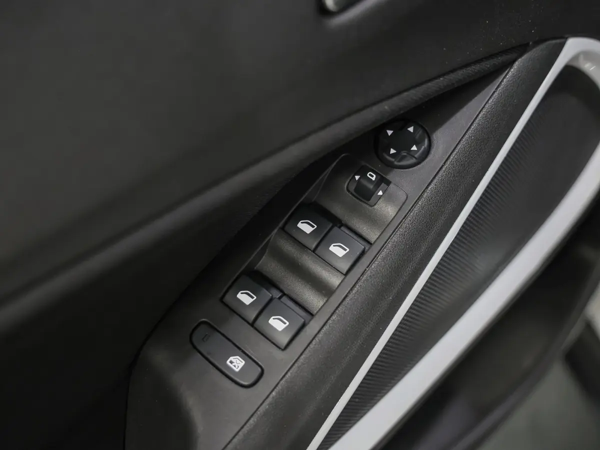 110PK Edition 2020 | 1ste eigenaar | Parkeersensoren | Navigatie | Airco | LMV | AppleCarPlay/AndroidAuto | Cruise Control | LED lampen | Trekhaak | Isofix | Privacy Glass | Parkeersensoren 