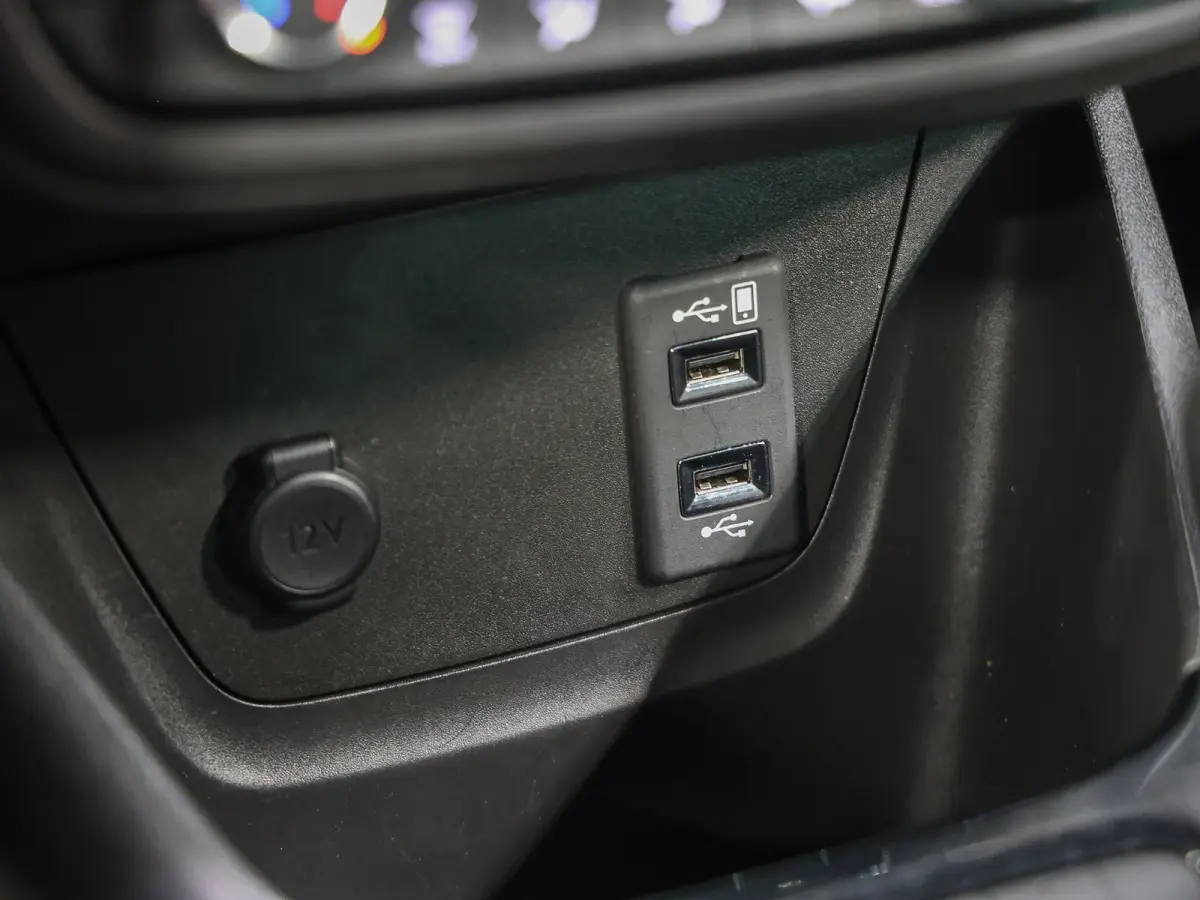 110PK Edition 2020 | 1ste eigenaar | Parkeersensoren | Navigatie | Airco | LMV | AppleCarPlay/AndroidAuto | Cruise Control | LED lampen | Trekhaak | Isofix | Privacy Glass | Parkeersensoren 