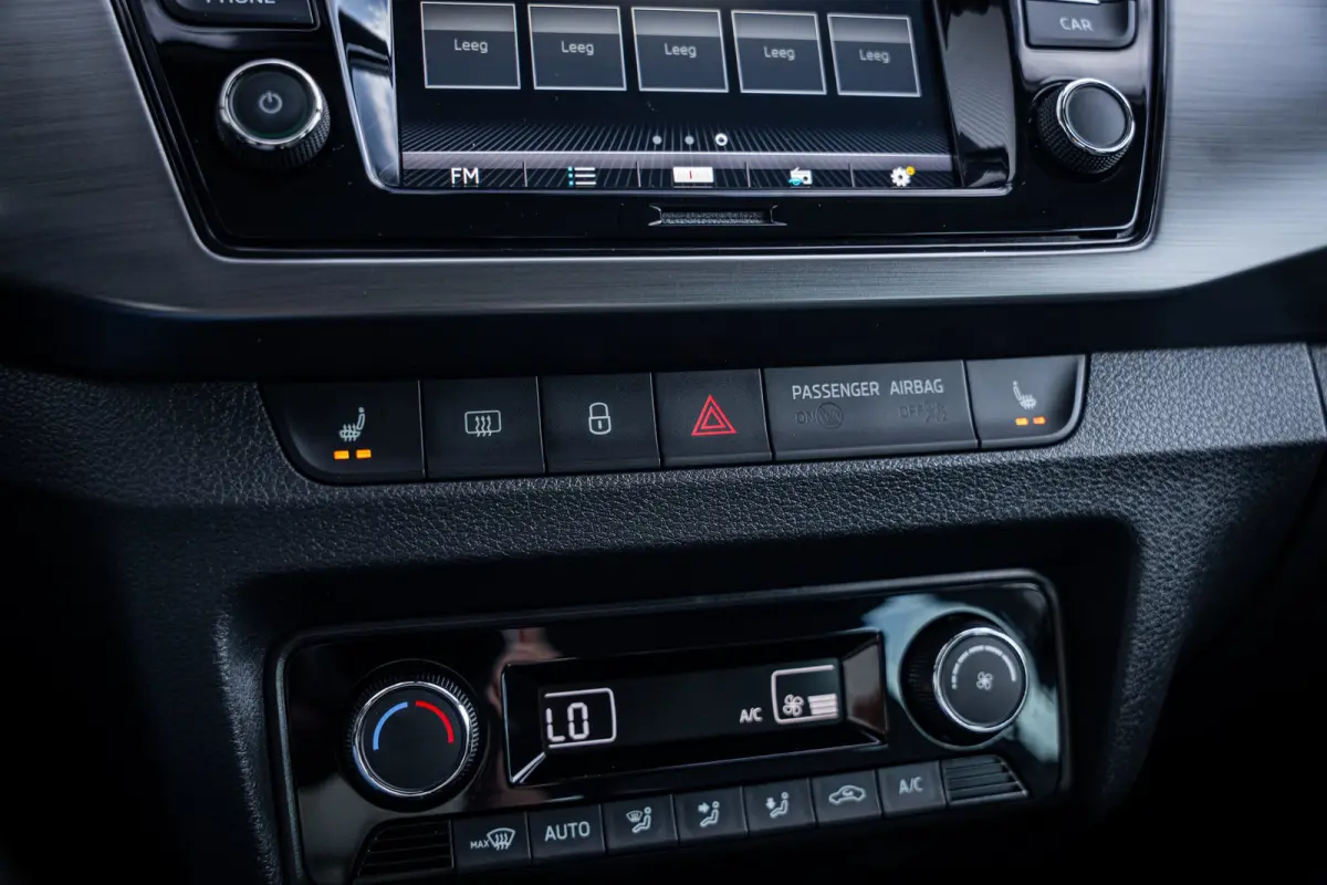 1.0 TSI Business Edition | Airco (automatisch) | Cruise control | Lichtmetalen velgen 16"