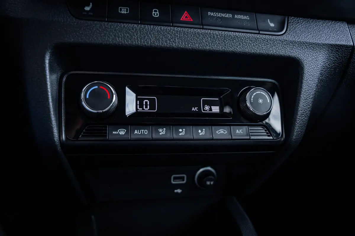 1.0 TSI Business Edition | Airco (automatisch) | Cruise control | Lichtmetalen velgen 16"