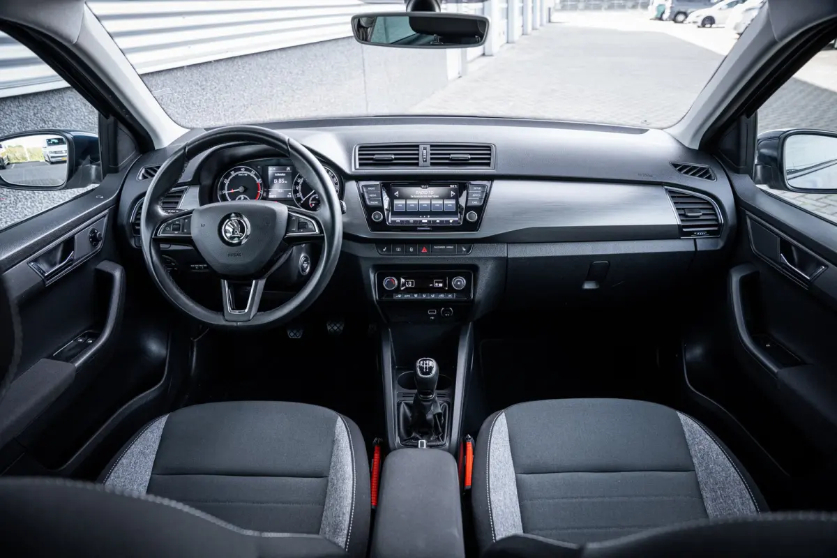1.0 TSI Business Edition | Airco (automatisch) | Cruise control | Lichtmetalen velgen 16"