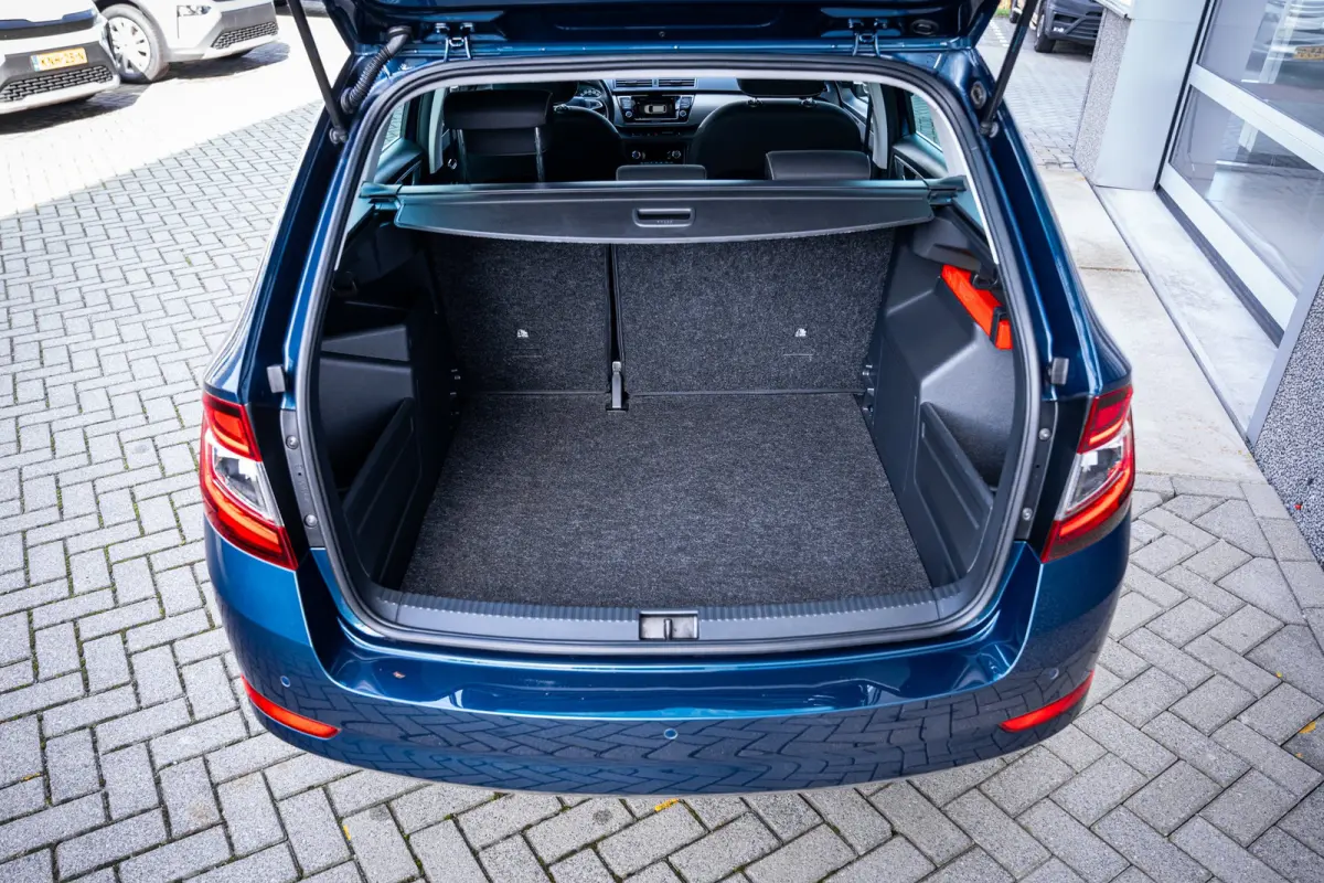1.0 TSI Business Edition | Airco (automatisch) | Cruise control | Lichtmetalen velgen 16"