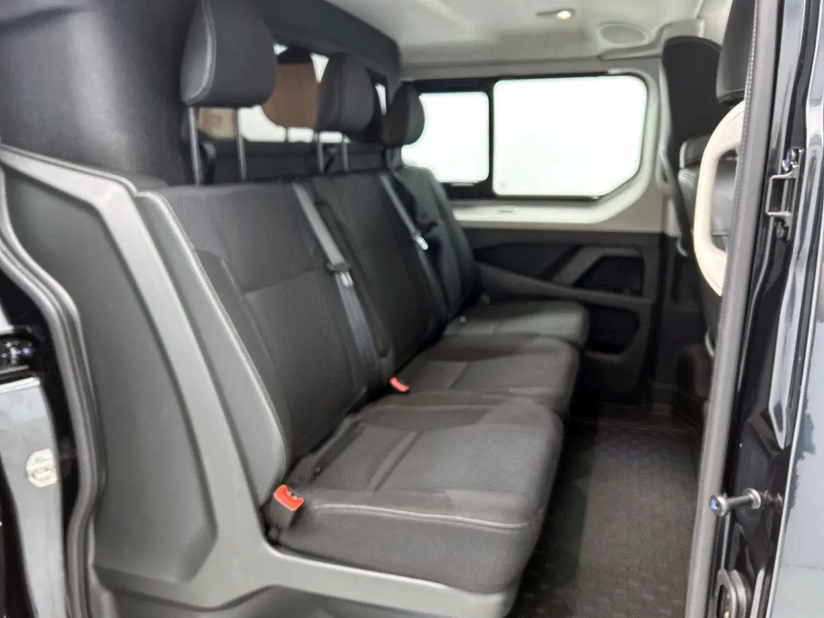 2.0 Blue dC1 150PK L2H1 Dubbele Cabine Automaat Navigatie Airco Lichtmetalen velgen Betimmering Trekhaak Camera Parkeer sensoren Dab
