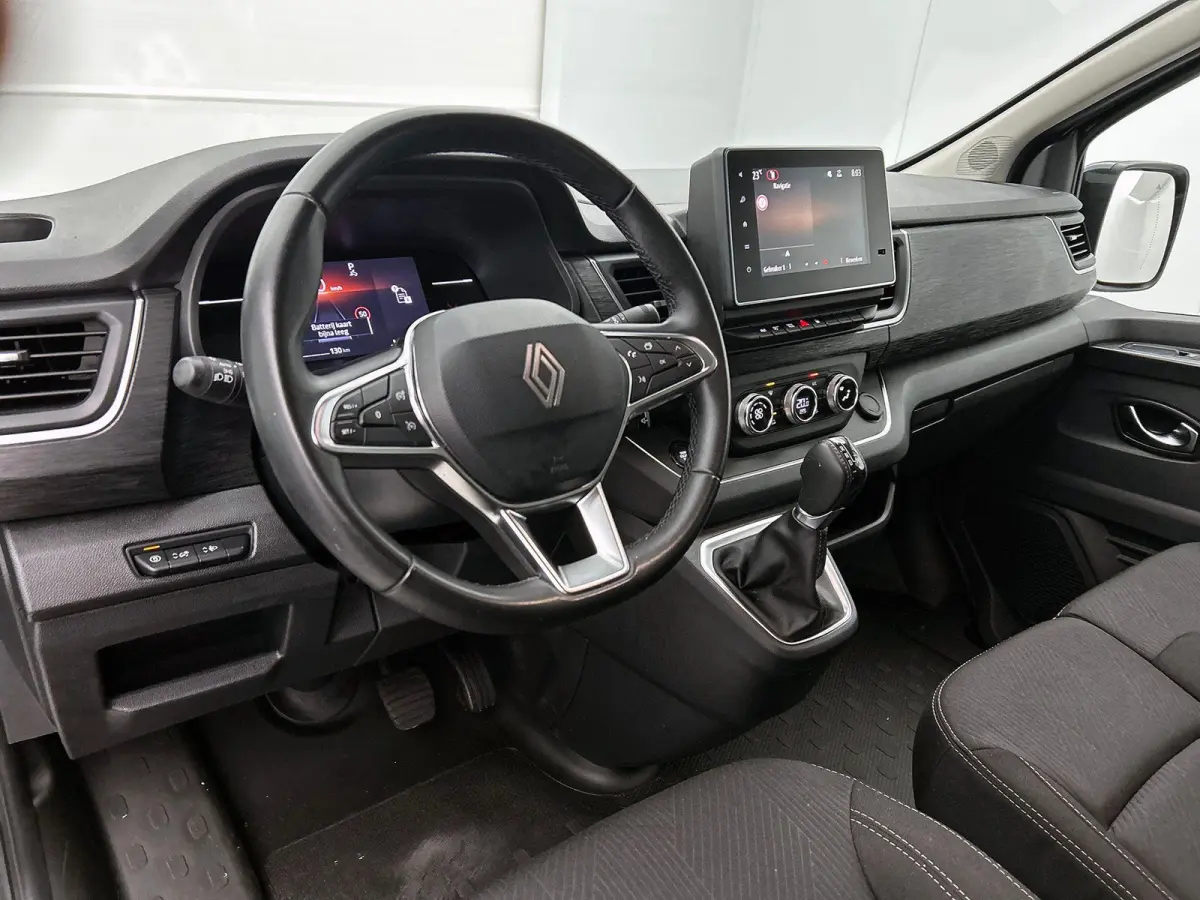2.0 Blue dC1 150PK L2H1 Dubbele Cabine Automaat Navigatie Airco Lichtmetalen velgen Betimmering Trekhaak Camera Parkeer sensoren Dab