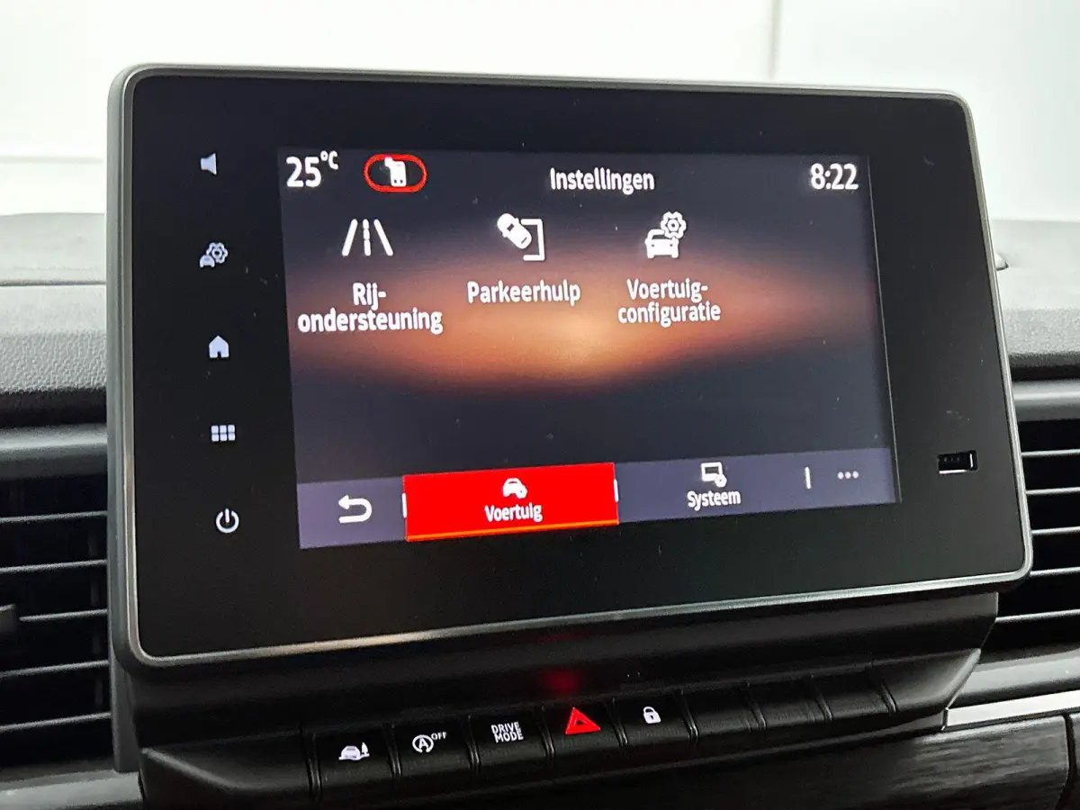 2.0 Blue dC1 150PK L2H1 Dubbele Cabine Automaat Navigatie Airco Lichtmetalen velgen Betimmering Trekhaak Camera Parkeer sensoren Dab