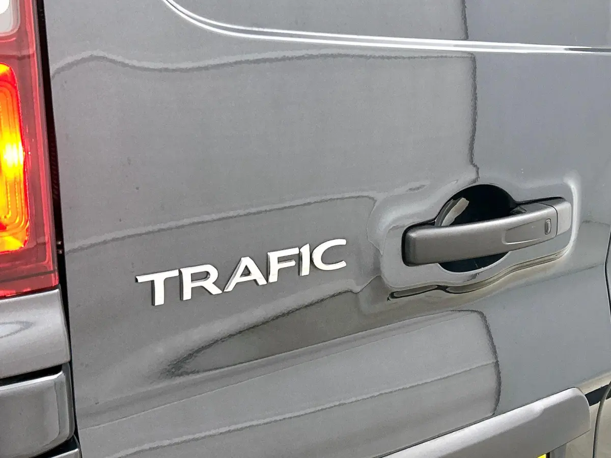 2.0 Blue dC1 150PK L2H1 Dubbele Cabine Automaat Navigatie Airco Lichtmetalen velgen Betimmering Trekhaak Camera Parkeer sensoren Dab
