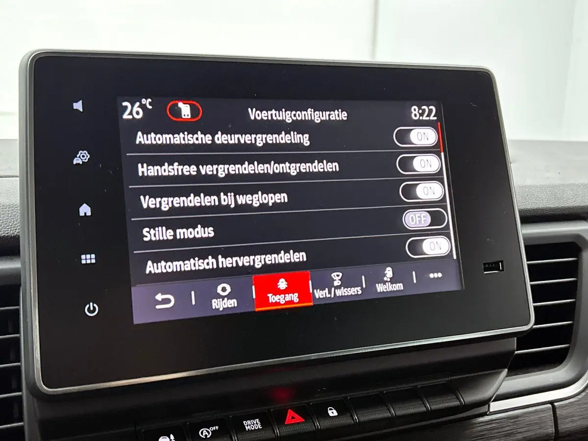 2.0 Blue dC1 150PK L2H1 Dubbele Cabine Automaat Navigatie Airco Lichtmetalen velgen Betimmering Trekhaak Camera Parkeer sensoren Dab