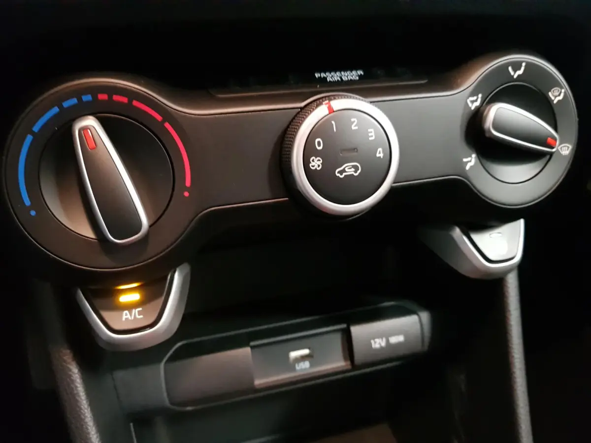 1.0 DPi Automaat DynamicLine Navigatie Apple Carplay / Android Auto Airco Camera DAB Lichtmetalen velgen Bluetooth