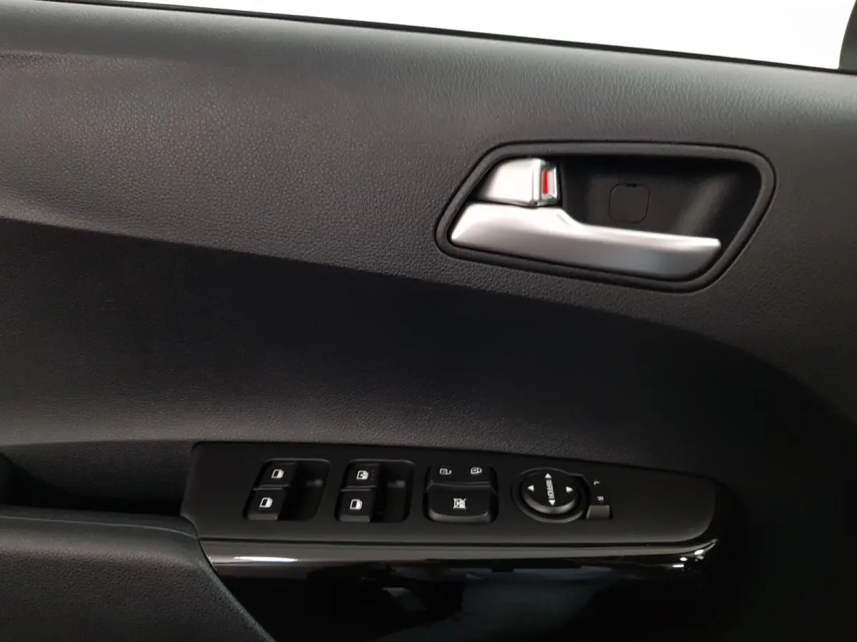 1.0 DPi Automaat DynamicLine Navigatie Apple Carplay / Android Auto Airco Camera DAB Lichtmetalen velgen Bluetooth