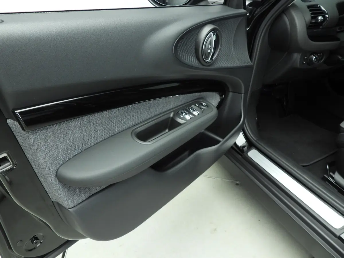 1.5 Cooper | LED | Navigatie | Sportstoelen | Stoelverwarming | Chrome line | DAB | Alu 18 inch