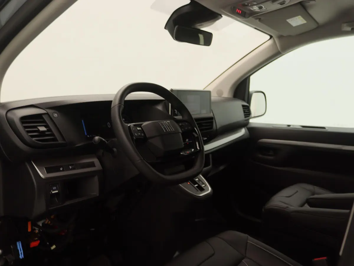 L3 DC 75 kWh | STX Uitvoering | Lichtmetalen Velgen | Lederen Stoelbekleding | Parkeercamera Achter |