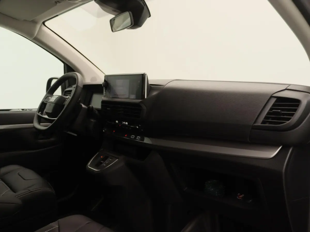L3 DC 75 kWh | STX Uitvoering | Lichtmetalen Velgen | Lederen Stoelbekleding | Parkeercamera Achter |