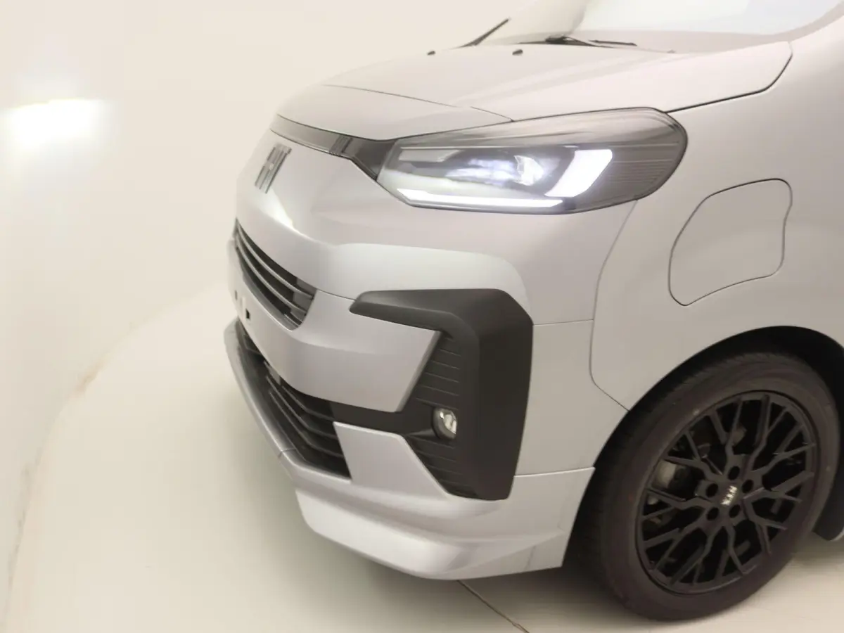 L3 DC 75 kWh | STX Uitvoering | Lichtmetalen Velgen | Lederen Stoelbekleding | Parkeercamera Achter |