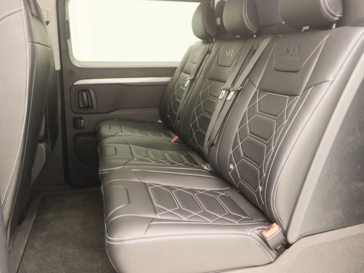 L3 DC 75 kWh | STX Uitvoering | Lichtmetalen Velgen | Lederen Stoelbekleding | Parkeercamera Achter |