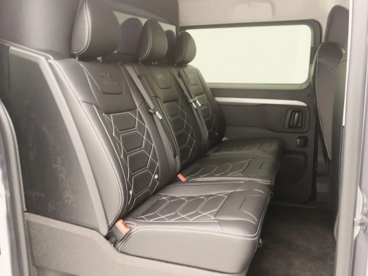 L3 DC 75 kWh | STX Uitvoering | Lichtmetalen Velgen | Lederen Stoelbekleding | Parkeercamera Achter |