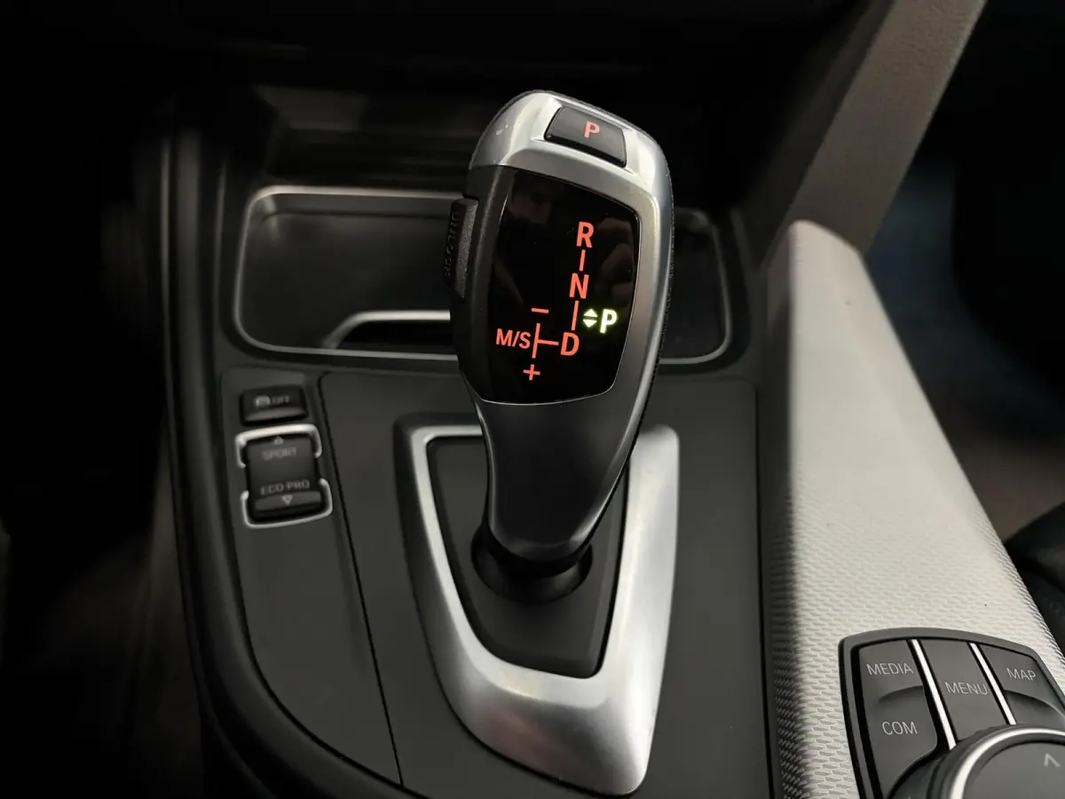 318i M Sport Edition Navigatie Climate control Lederen bekleding