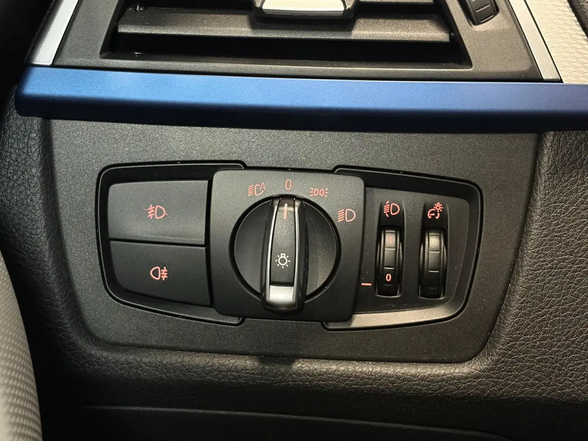 318i M Sport Edition Navigatie Climate control Lederen bekleding