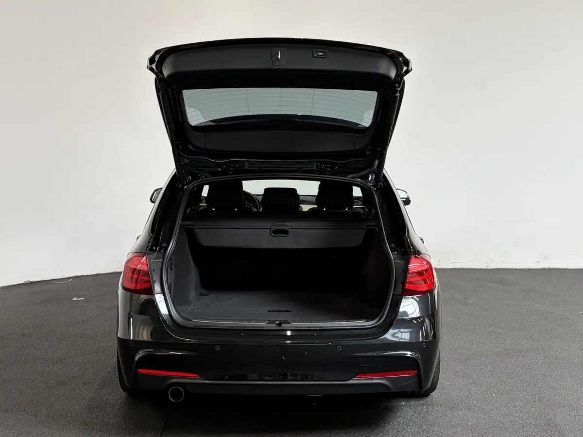 318i M Sport Edition Navigatie Climate control Lederen bekleding