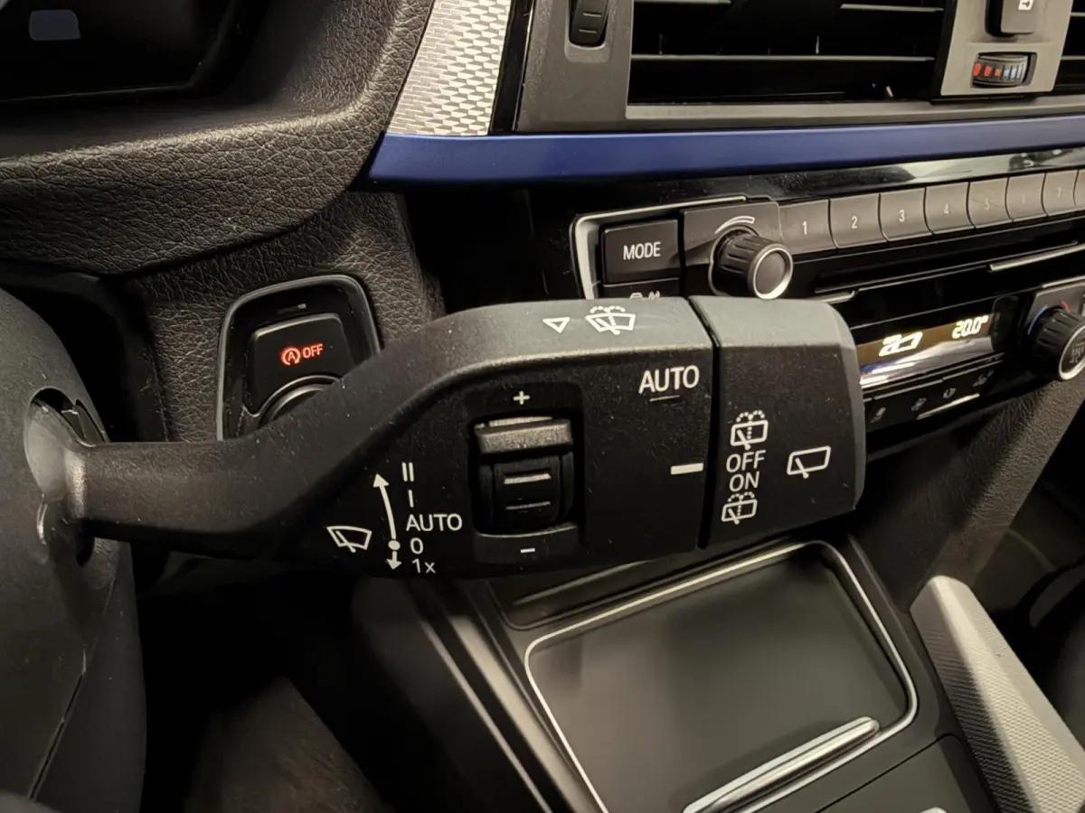 318i M Sport Edition Navigatie Climate control Lederen bekleding
