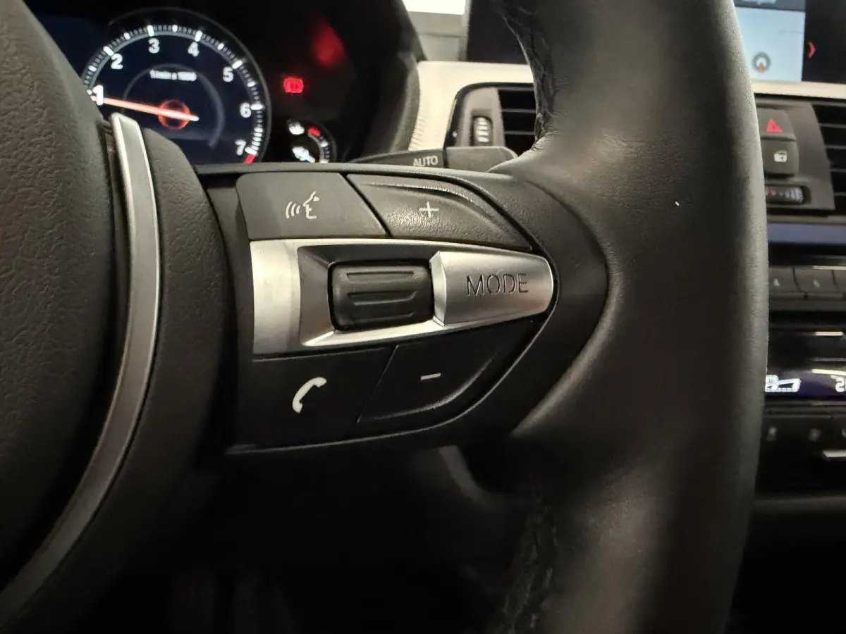 318i M Sport Edition Navigatie Climate control Lederen bekleding
