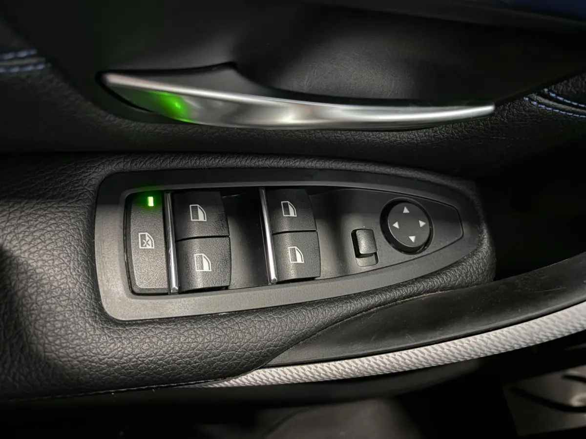 318i M Sport Edition Navigatie Climate control Lederen bekleding