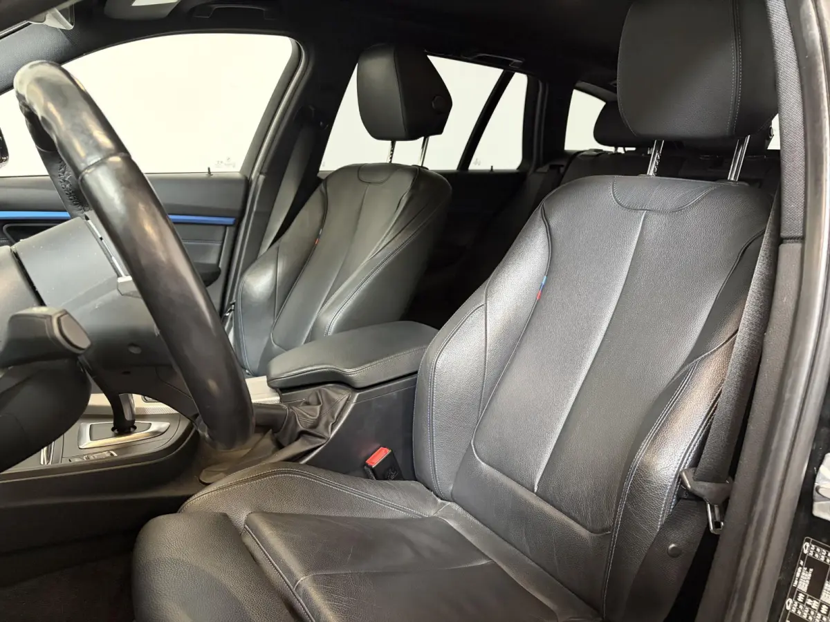 318i M Sport Edition Navigatie Climate control Lederen bekleding