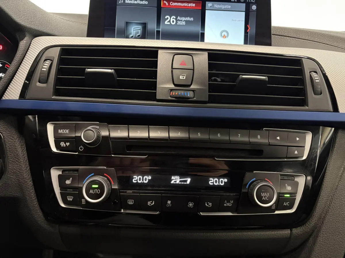 318i M Sport Edition Navigatie Climate control Lederen bekleding