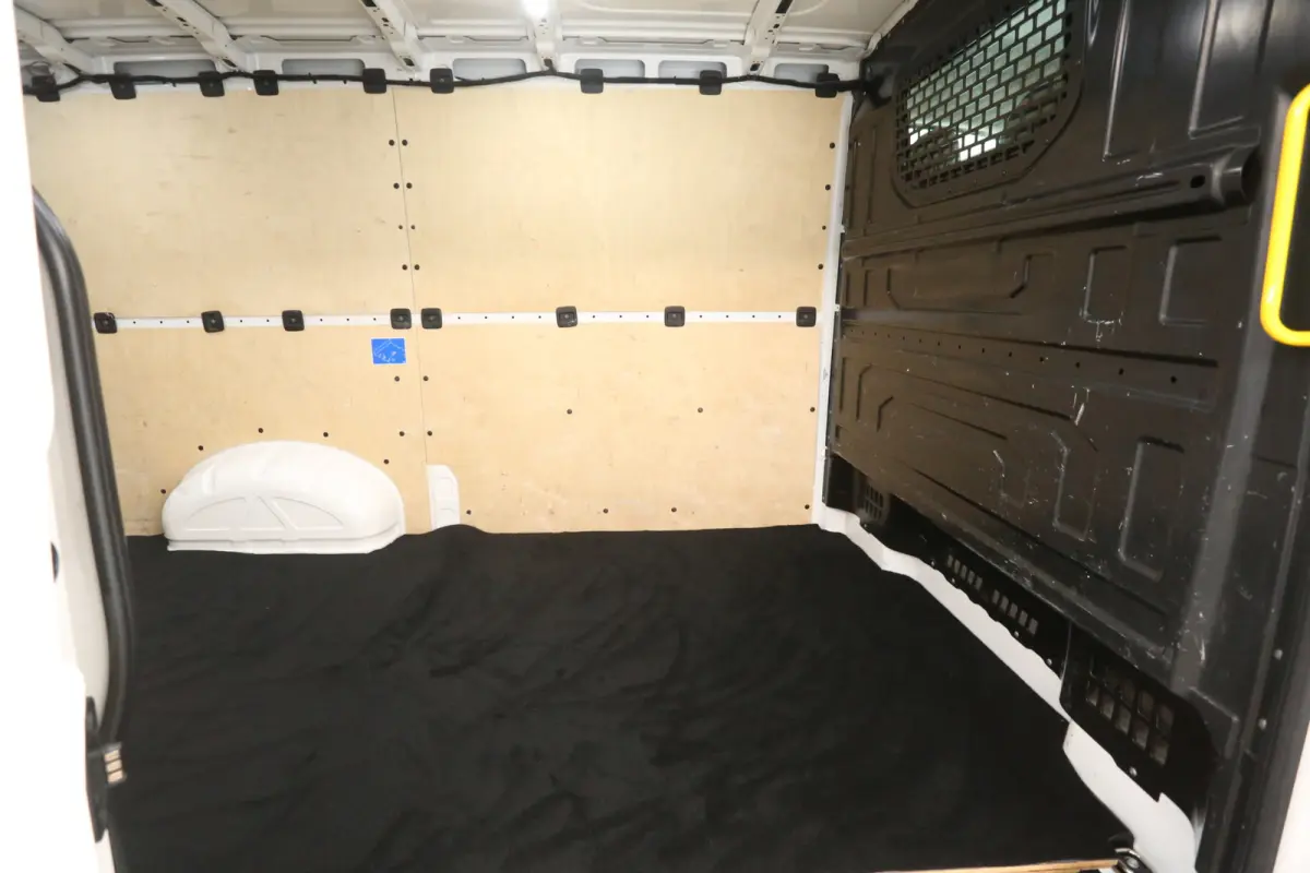 2.0 TDI L3H2 140PK | Airco | Camera | 3 Zits | Trekhaak | Carplay | Elektrpakket