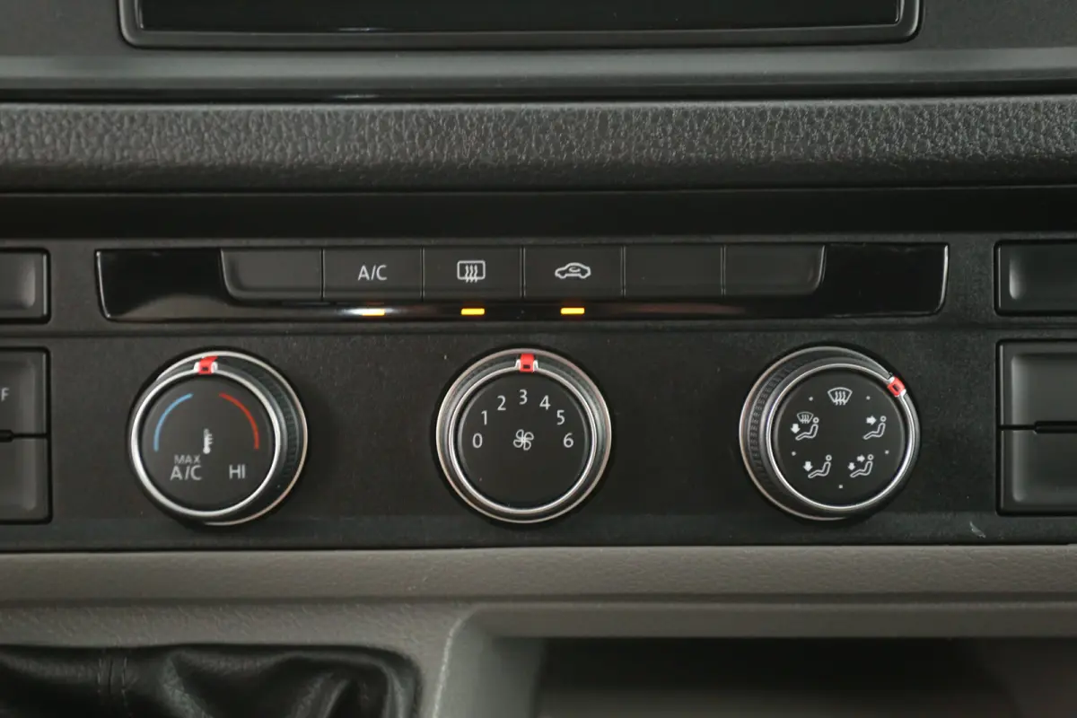 2.0 TDI L3H2 140PK | Airco | Camera | 3 Zits | Trekhaak | Carplay | Elektrpakket