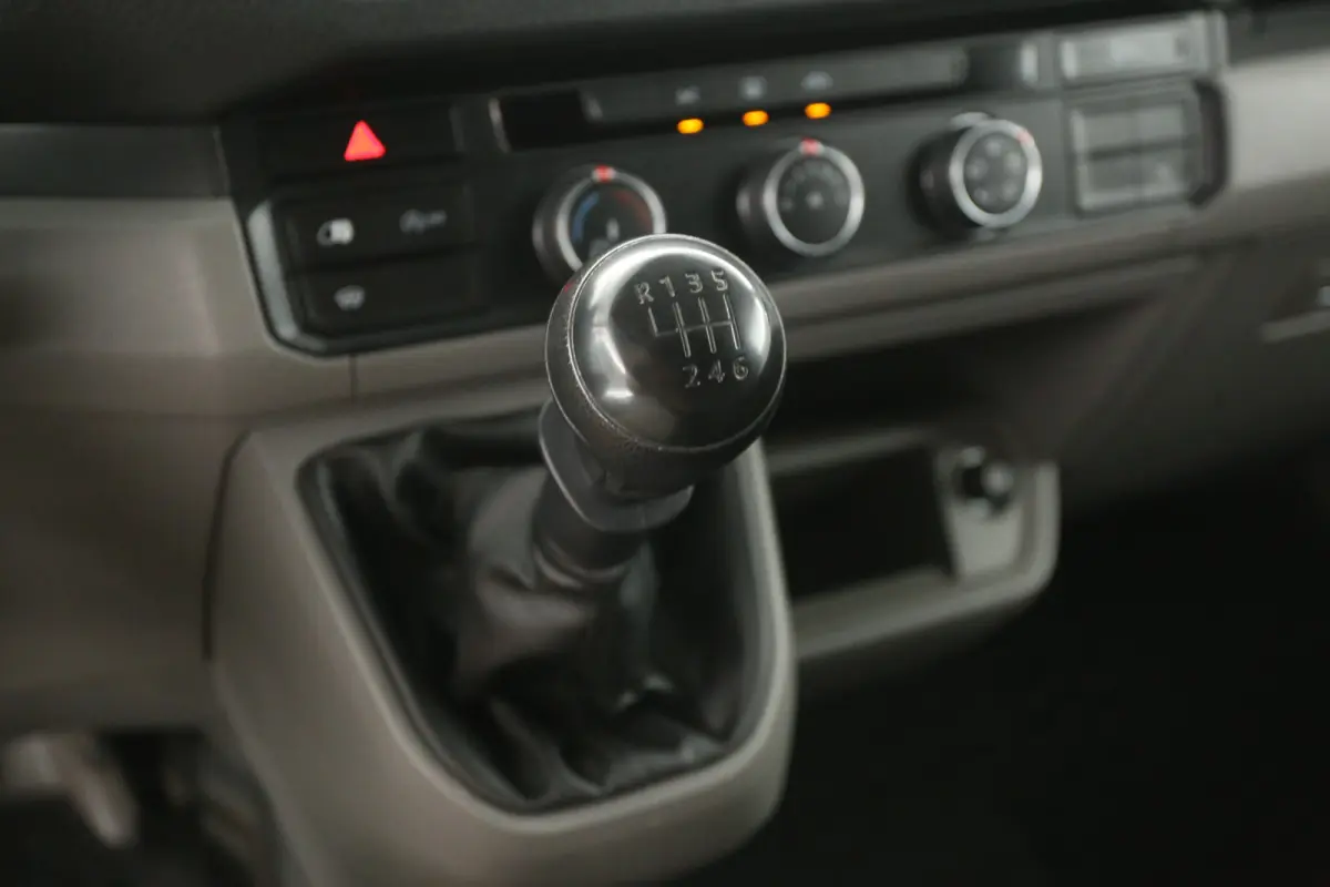 2.0 TDI L3H2 140PK | Airco | Camera | 3 Zits | Trekhaak | Carplay | Elektrpakket
