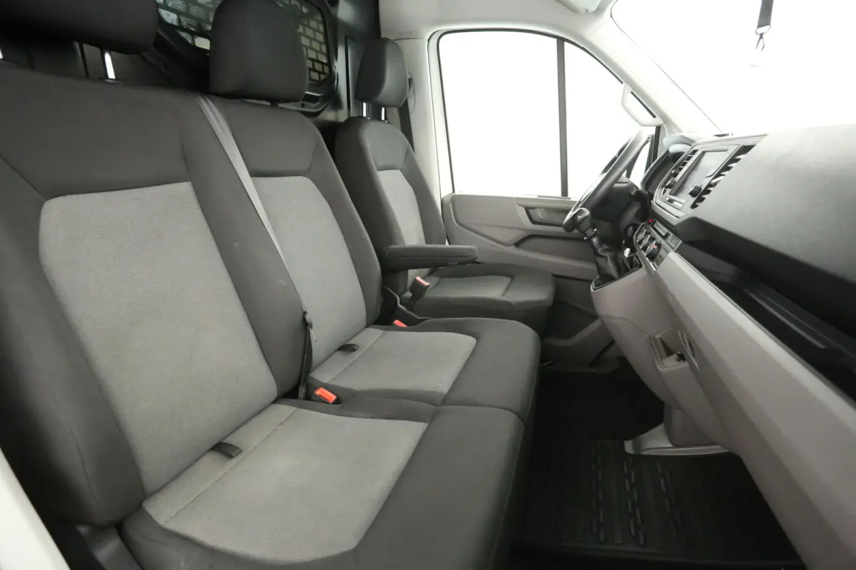 2.0 TDI L3H2 140PK | Airco | Camera | 3 Zits | Trekhaak | Carplay | Elektrpakket