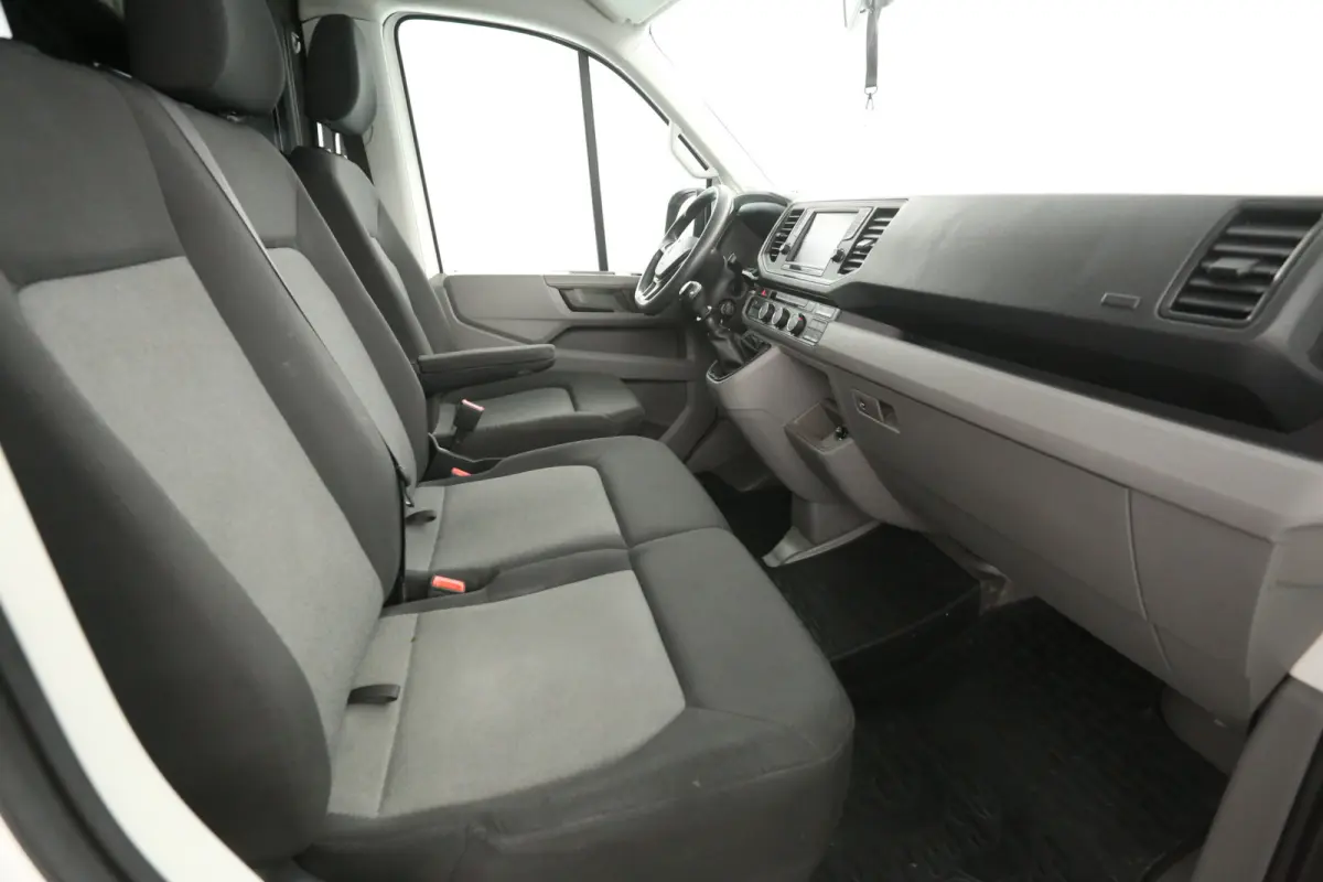 2.0 TDI L3H2 140PK | Airco | Camera | 3 Zits | Trekhaak | Carplay | Elektrpakket