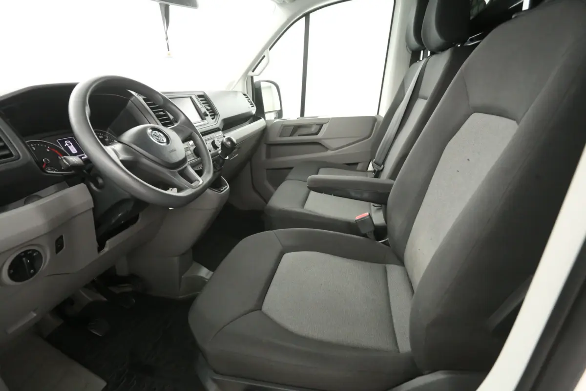 2.0 TDI L3H2 140PK | Airco | Camera | 3 Zits | Trekhaak | Carplay | Elektrpakket
