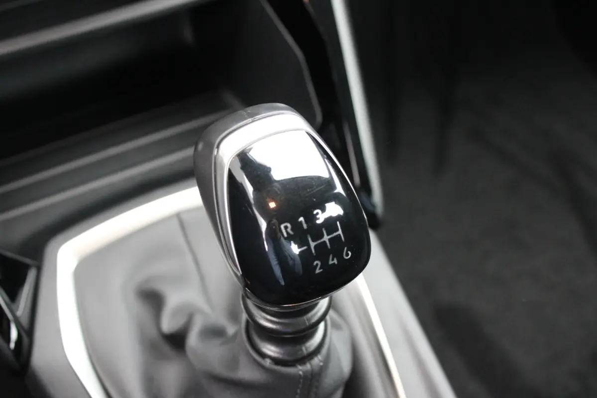 1.2 Turbo 100pk Style | Navi by app | Apple carplay | Parkeersensoren | Bluetooth | Cruise control |
